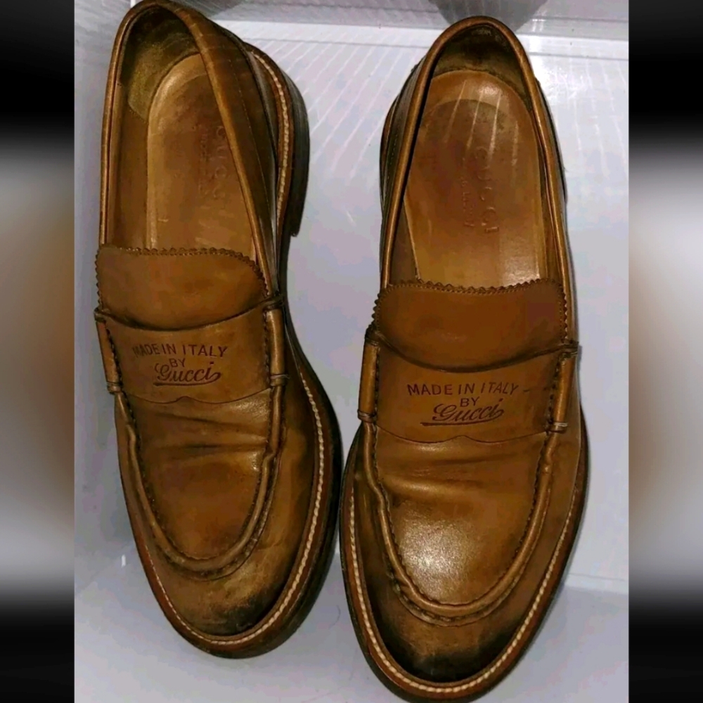 GUCCI PATINA BURNISHED LOAFER, MADE IN ITALY,  LOGO EMBOSSED, RARE FIND, Sz 8